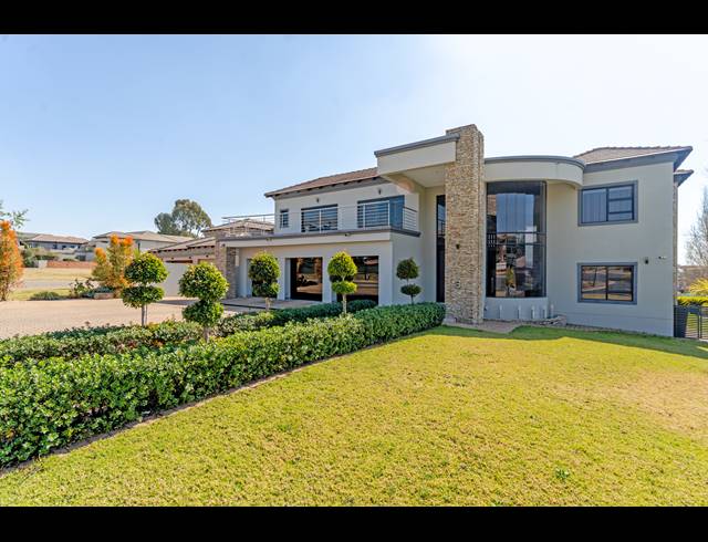 5 BEDROOM HOUSE FOR SALE IN BLUE VALLEY GOLF ESTATE